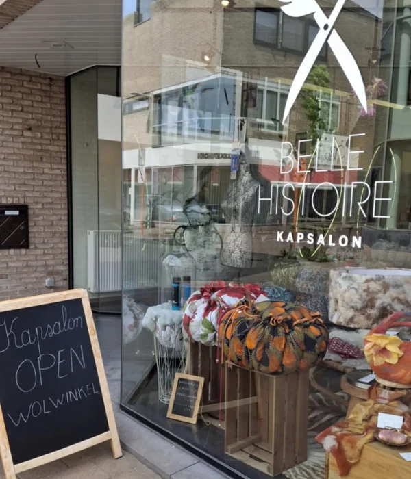 Kapsalon_buitenkant-ingang.webp